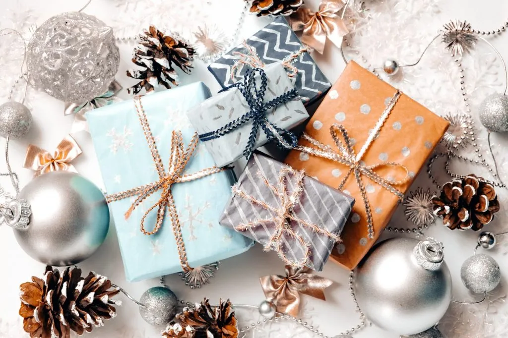 gifts 1675948814 רגע לפני פסח - מה הן המתנות הכי שוות לעובדים?