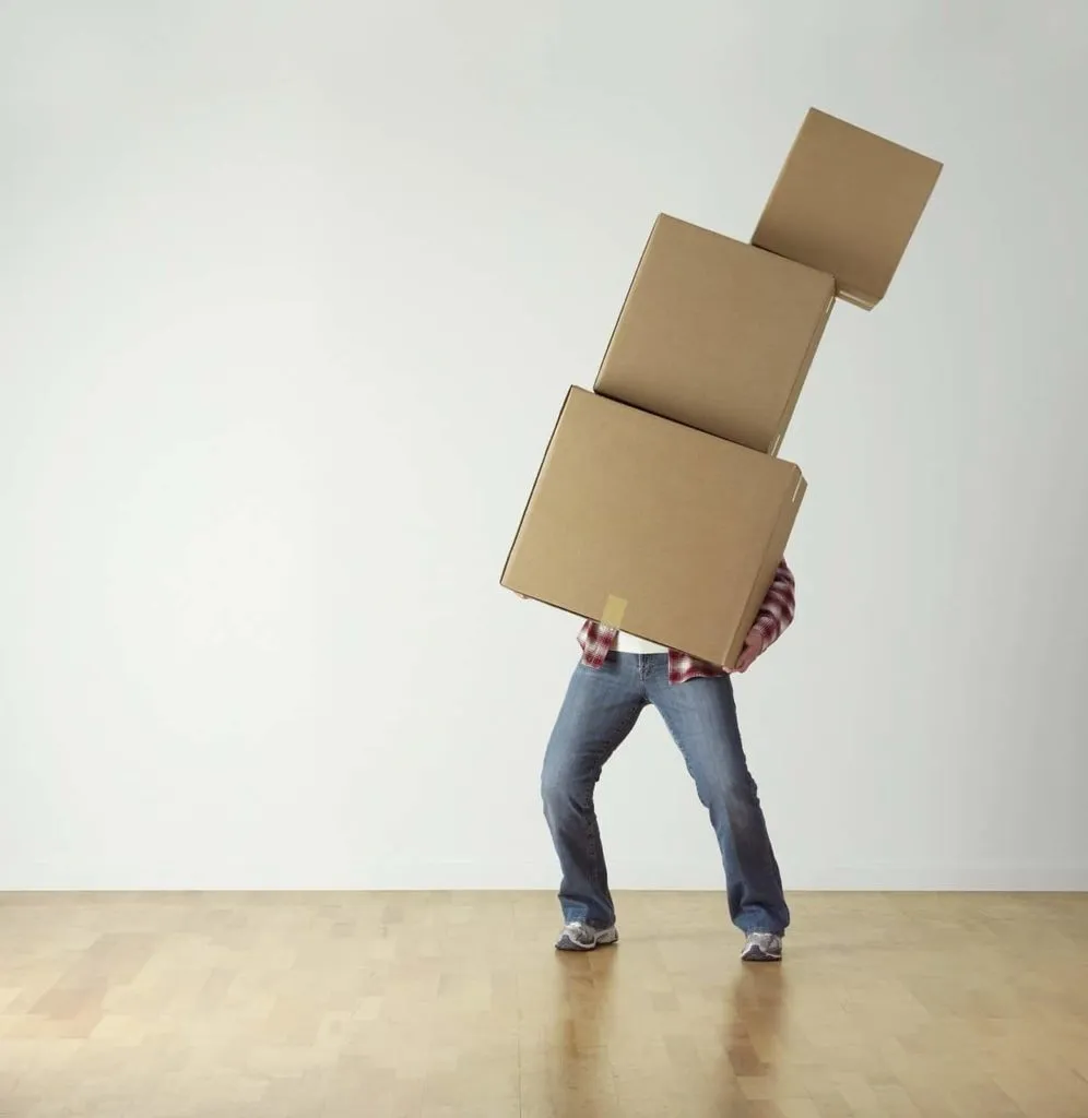 moving 1575888833 איש עם ארגזים