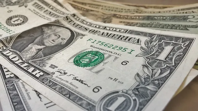dollars 426026 640 איך עושים את הבירור בצורה כמה שיותר יעילה? הר הכסף נולד מתוך ההבנה שיש הרבה מאוד אנשים כמוכם, שלמעשה יש להם חסכונות שאין להם שום דרך להגיע אליהם. לכן ברור מדוע יש ביקוש אדיר ליוזמה הזאת ומדוע בכל יום עוד ועוד אנשים פונים אל הר הכסף, והאמת היא, שווה גם לכם לנסות זאת. אתם תוהים איך זה עובד ומה עליכם לעשות? הכול הרבה יותר פשוט היום ממה שחשבתם. אתם נכנסים לאתר המתאים באינטרנט ומשאירים פרטים כמו: מספר תעודת הזהות שלכם, שם ושם משפחה. מכאן הר הכסף כבר יעשה עבורכם את העבודה, שכן עם הגישה שיש להר הכסף לכל המקומות הרלוונטיים, מהר מאוד תקבלו את המידע שנחוץ לכם. יכול להיות שתגלו שלא מחכה לכם כסף, יכול להיות שתגלו שיש חיסכון קטן על שמכם אך בהחלט יכול להיות שגם תמצאו מאות אלפי שקלים שאיבדתם בדרך. לא מדובר על סכומים שיכולים לשנות את החיים אך זו תמיד מתנה מקסימה ומרגשת לגלות שיש סכום כסף ששייך לכם ולא ידעתם עליו.