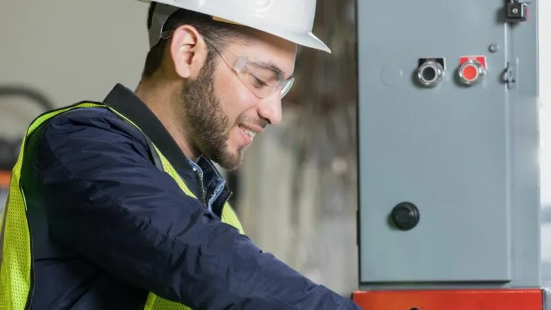 בטיחות במקום העבודה 2 e1698771595498 בטיחות במקום העבודה