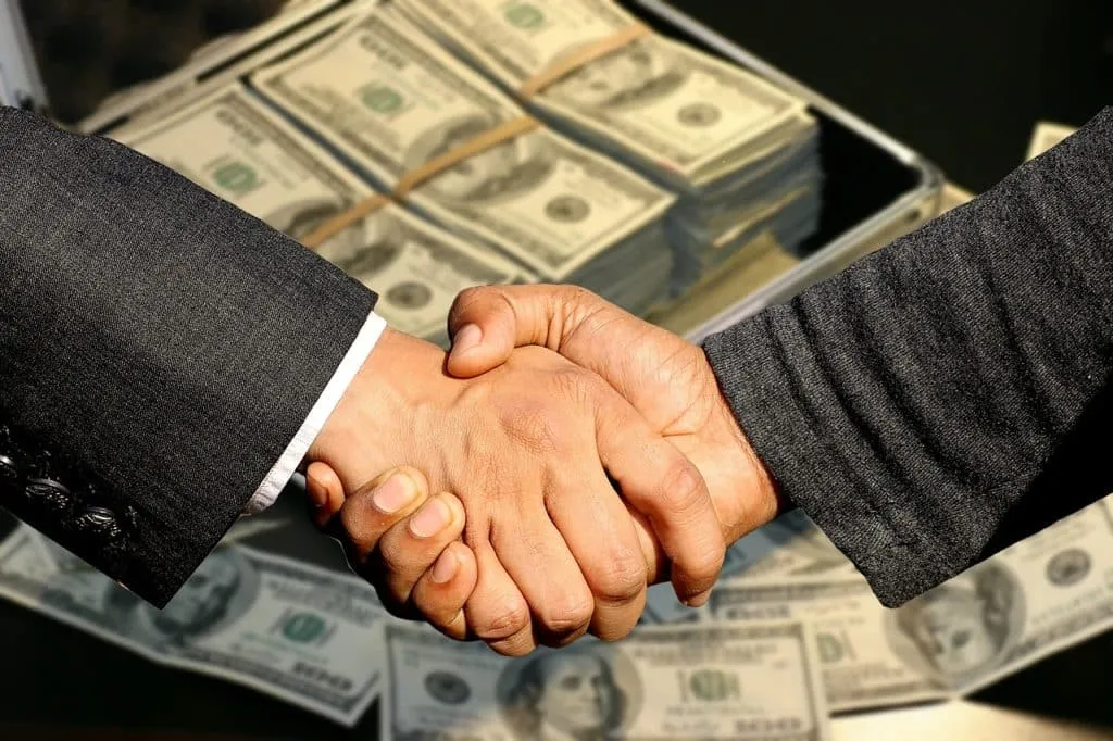money 1642751349 לחיצת יד