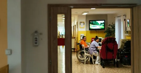 איך בוחרים נכון בית אבות המדריך שמסדר את כל האפשרויות בגיל השלישי