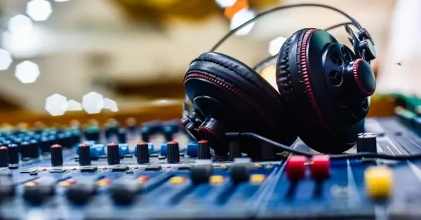 4 מיקסר DJ