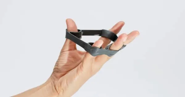 לחזק את שרירי היד והאצבעות