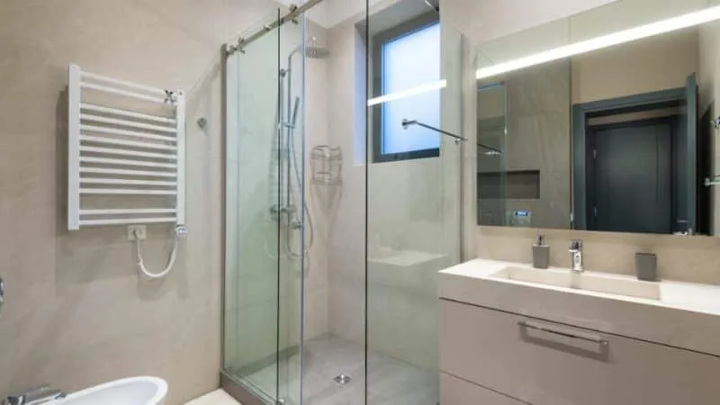 מקלחונים מזכוכית 2 e1690803765904 מקלחונים מזכוכית