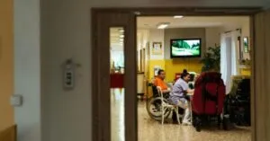 איך בוחרים נכון בית אבות המדריך שמסדר את כל האפשרויות בגיל השלישי