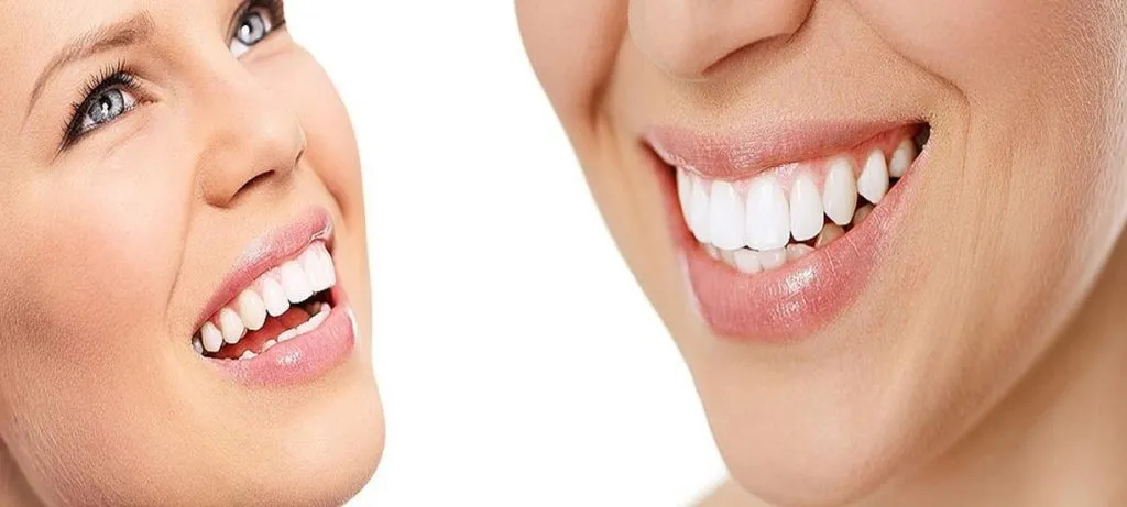 Dentist 1643391029 אישה מחייכת