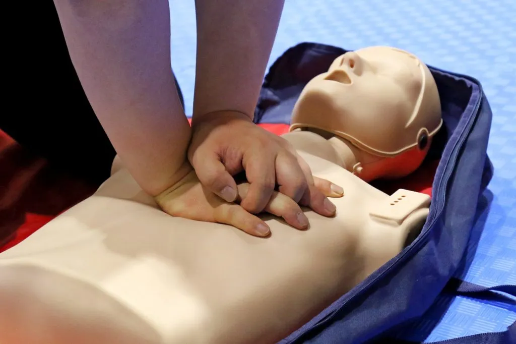 First aid 1648442072 בובה