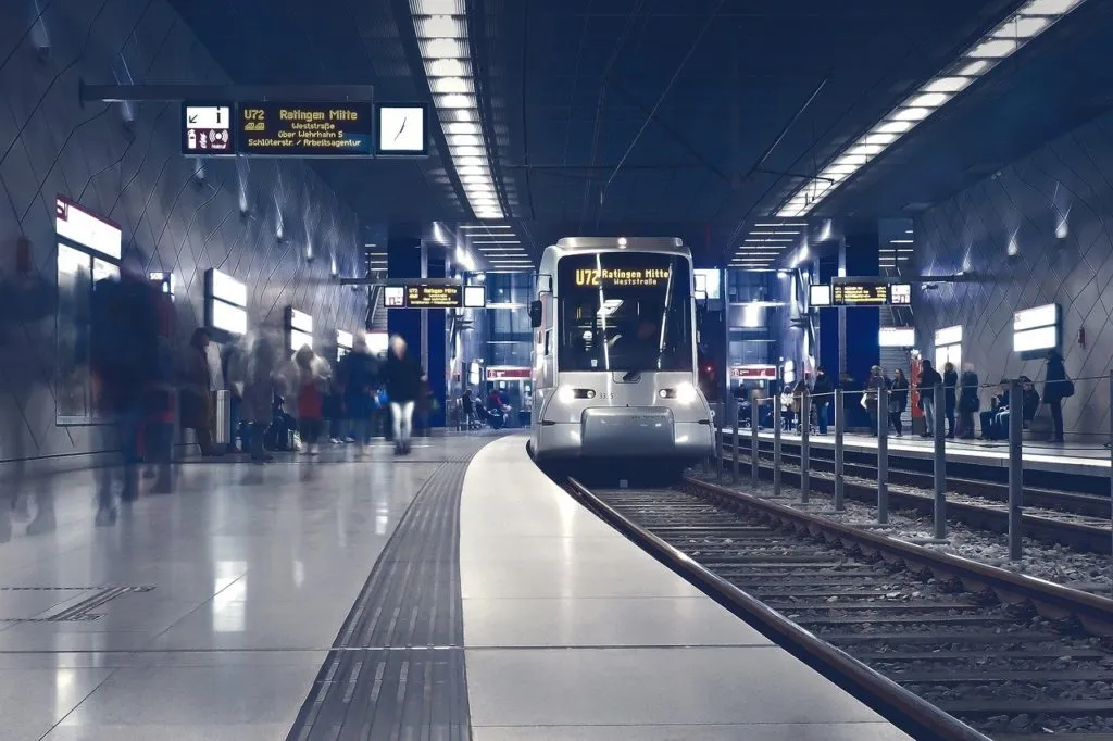 Subway 1638178221 רכבת תחתית