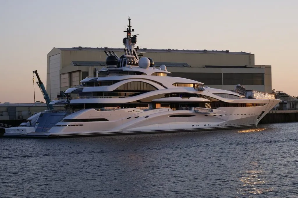 yacht 1598964958 סירה בים