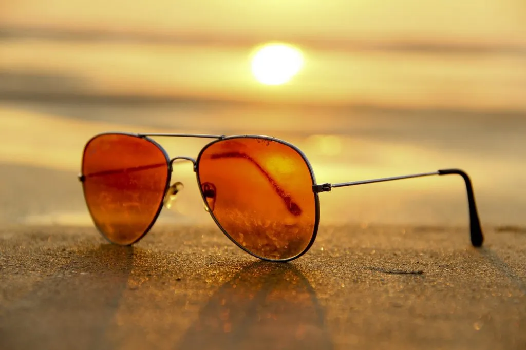 Sunglasses 1638863979 משקף על החול