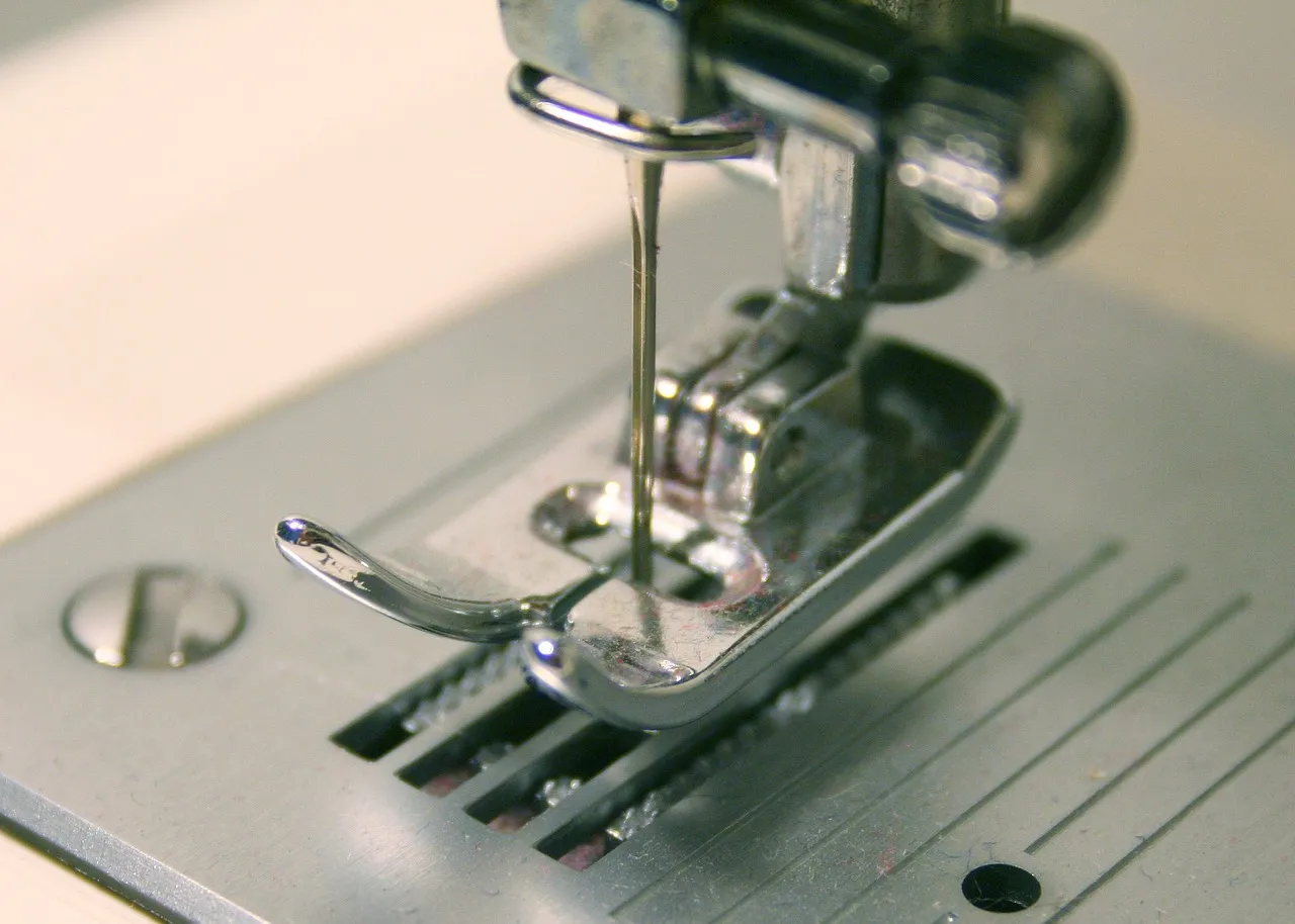 Sewing Machine 1586680980 כלי תפירה