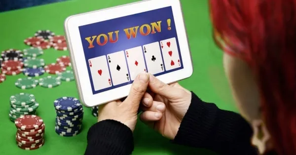 3 2 לשחק עם הפקדה לג'יג'י פוקר