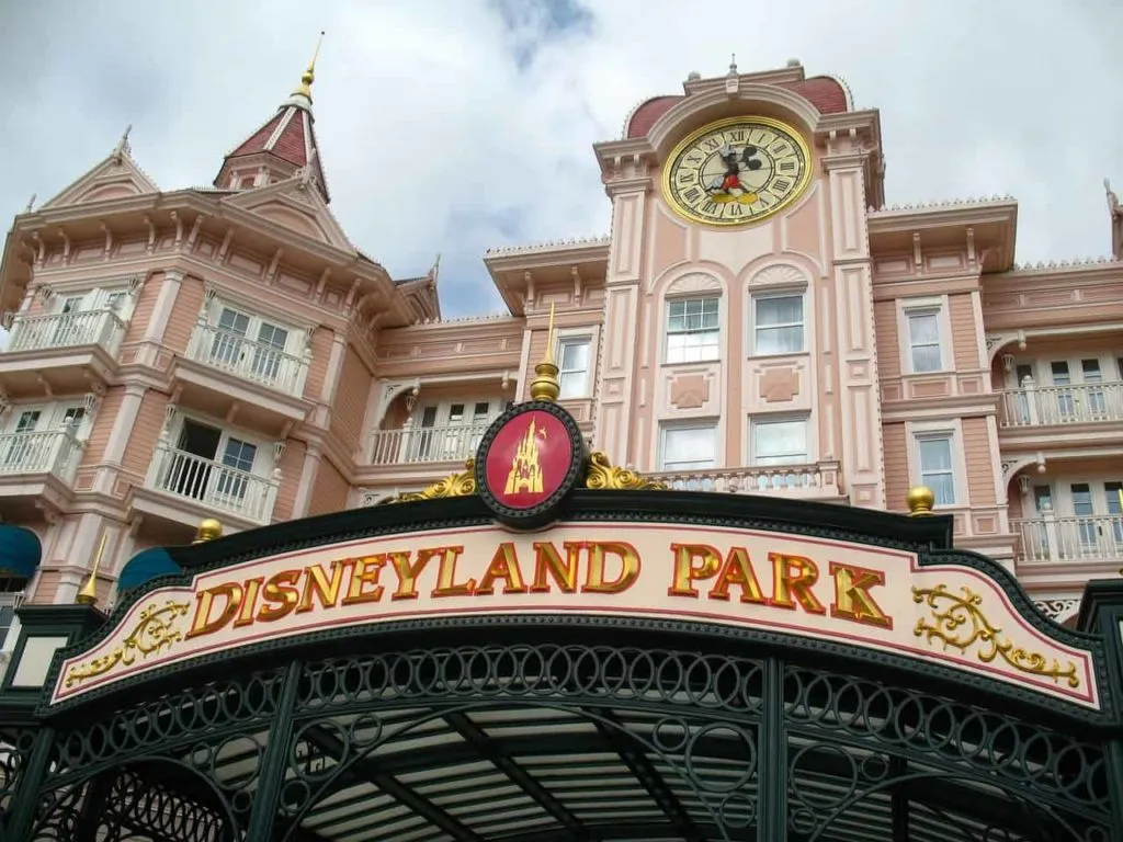 Disneyland 1577699009 גן שעשועים