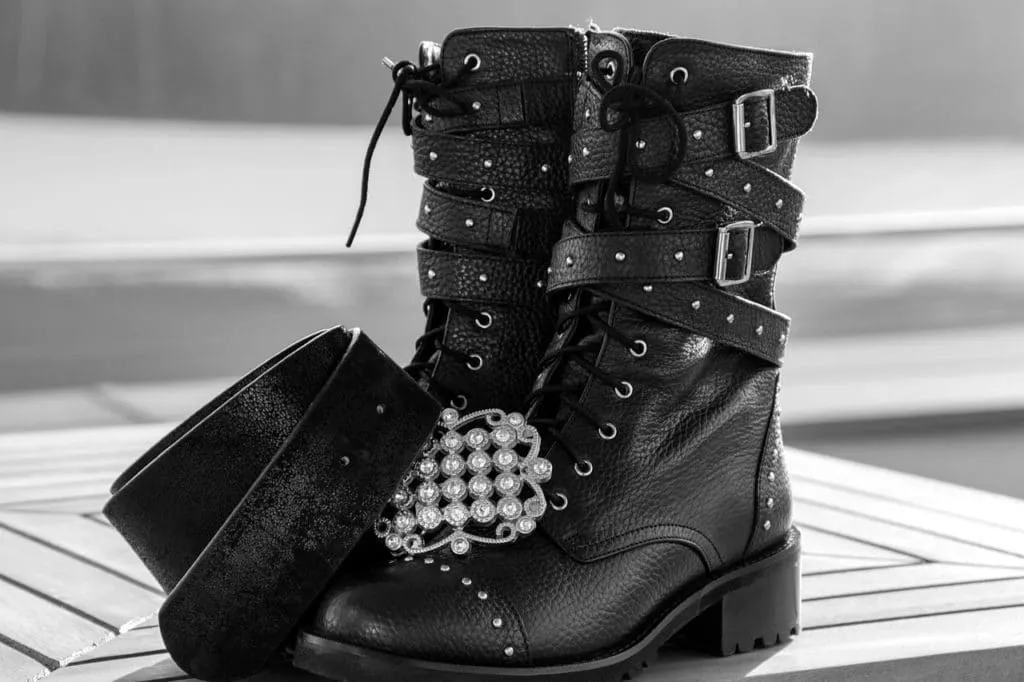 White shoe 1612055785 מגף