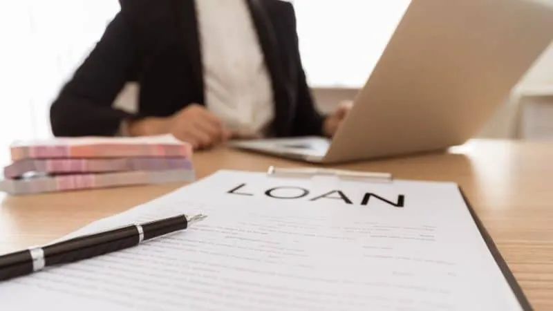 taking a loan e1671965552185 לוקח הלוואה