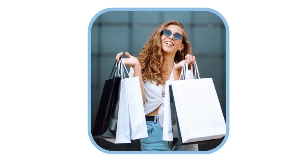 Blue and White Modern Shopping Deal Facebook Post אישה שמחה מחזיקה שקיות בצבעים לבן ושחור אחרי קניותצ שעשתה באינטרנט