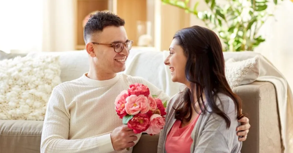 סיבה למסיבה כך תשמחו מישהו מכל הלב ומכל הנשמה 1 למה חשוב לעשות מחווה רומנטית?