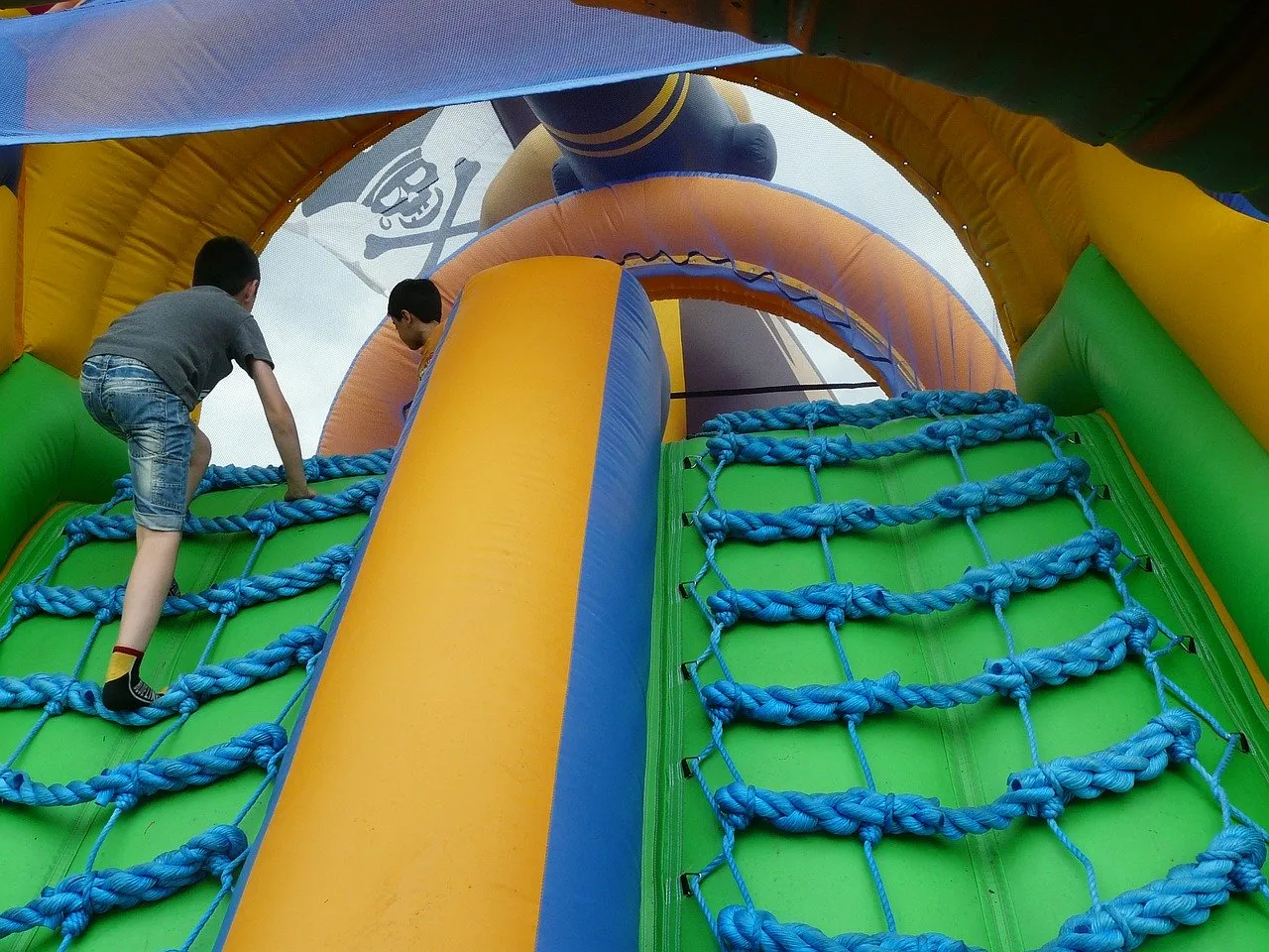 Inflatable 1586160339 ילד מטפס