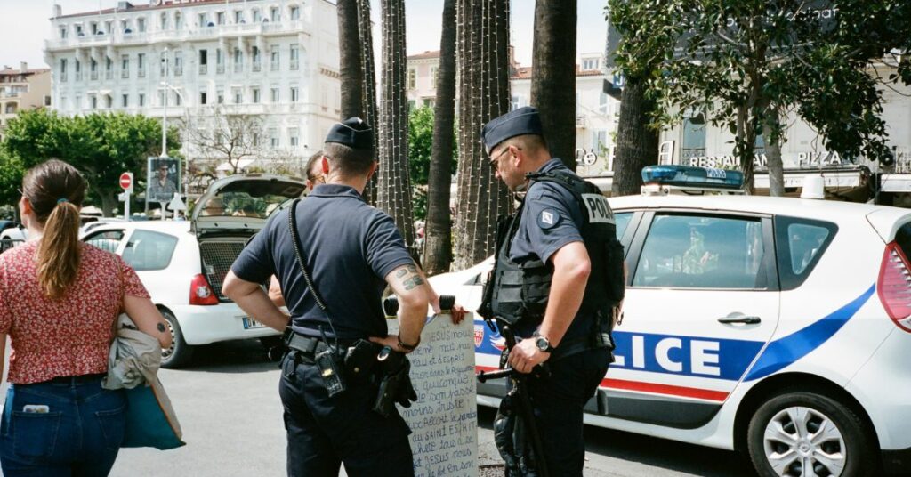 עבירות שוטרים נגד אזרחים